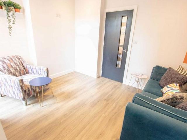 Townhouse for rent in Attenborough, East Midlands