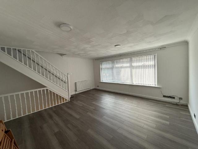 Townhouse for rent in London Borough of Croydon, Waddon