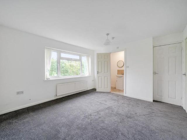 Townhouse for rent in Castlefield, Cressex