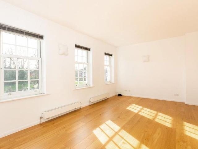Townhouse for rent in Clewer New Town, Windsor