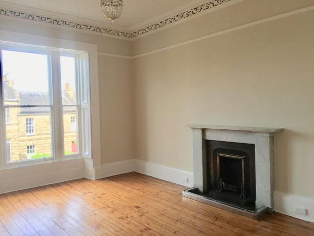 Townhouse for rent in Comely Bank, Scotland