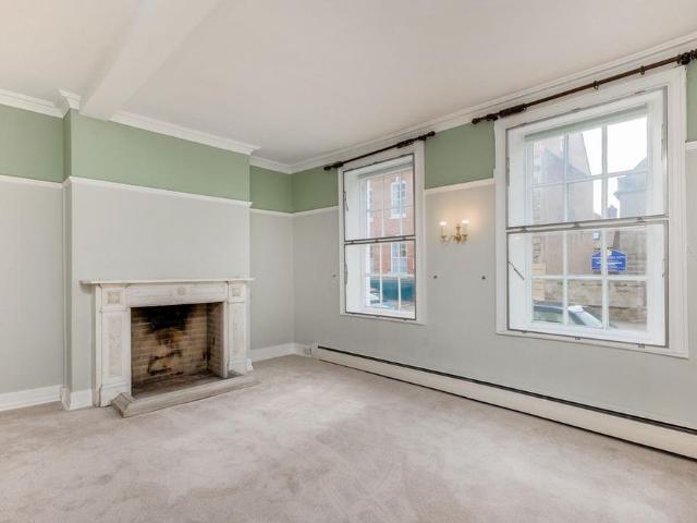 Townhouse for rent in Cliff Hill, Warwick