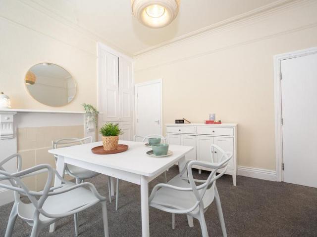 Townhouse for rent in Burley, Leeds