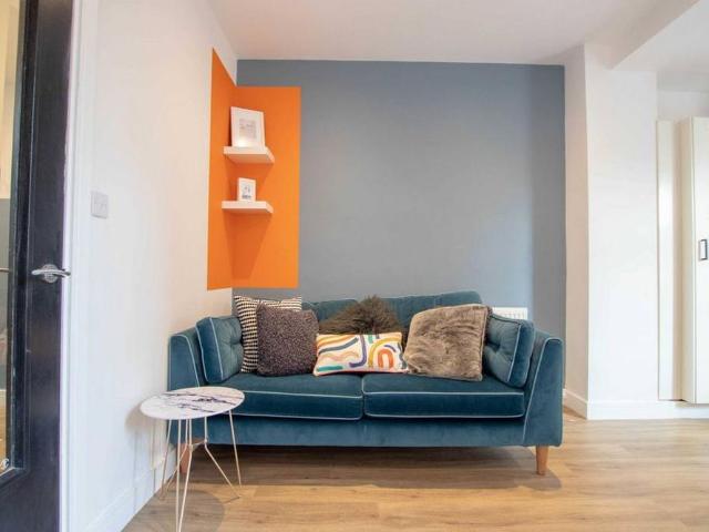 Townhouse for rent in Attenborough, East Midlands