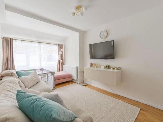 Townhouse for rent in Bromley-by-Bow, Poplar Grove