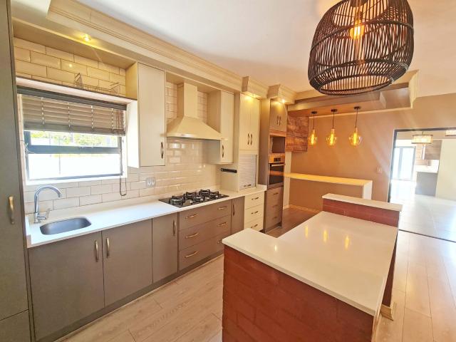 Townhouse for rent in Waterkloof, Gauteng