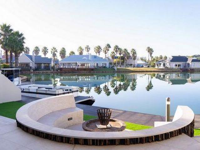 Property for sale in Marina Martinique, Kouga Local Municipality