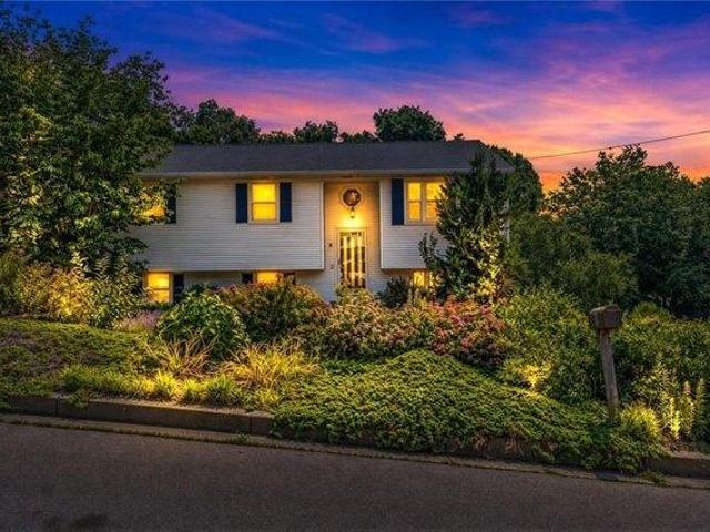 House for sale in West Warwick, Kent County