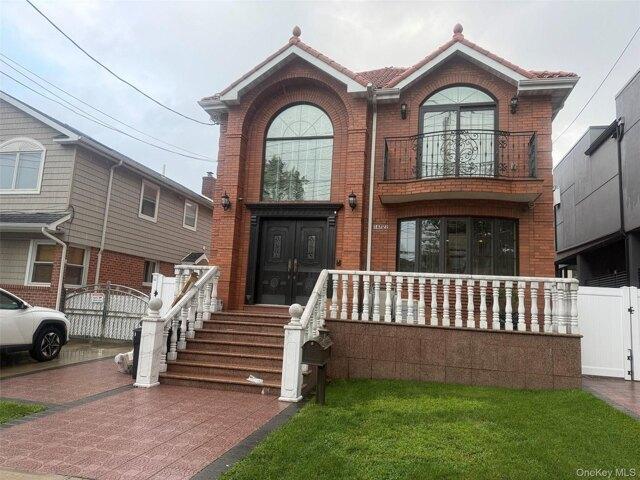 House for sale in Queens, Arverne