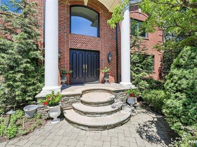 House for sale in Woodcliff Lake, New Jersey