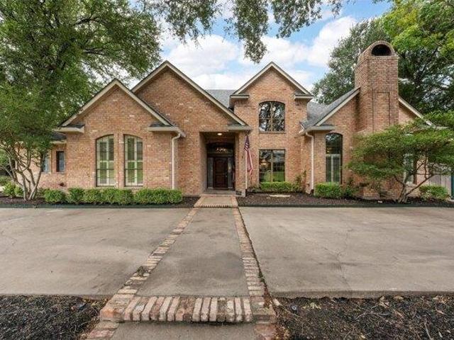 House for sale in Woodway, Texas