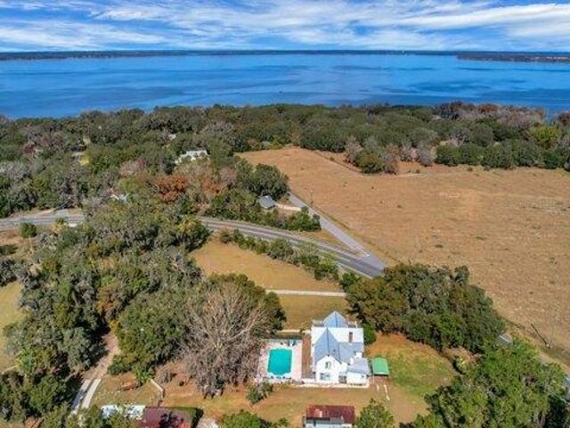 House for sale in Yalaha, Florida