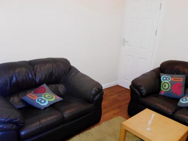 Room for rent in Nangreaves, Wales