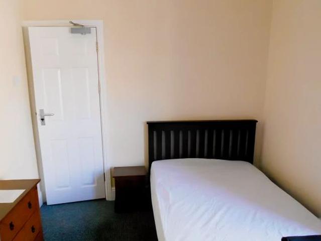 Room for rent in Nangreaves, Wales