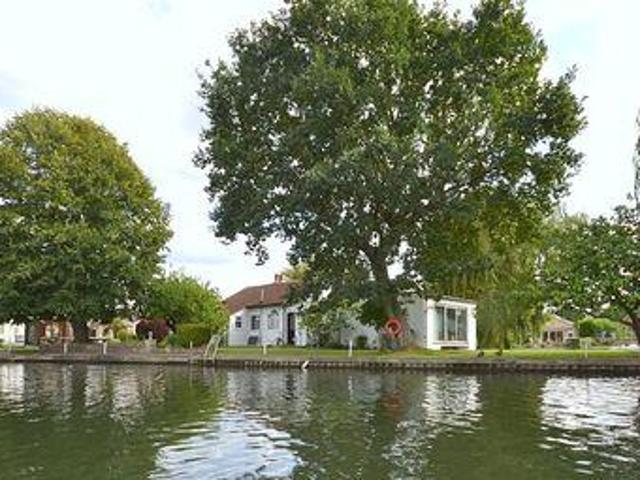 House for sale in Lower Halliford, Surrey
