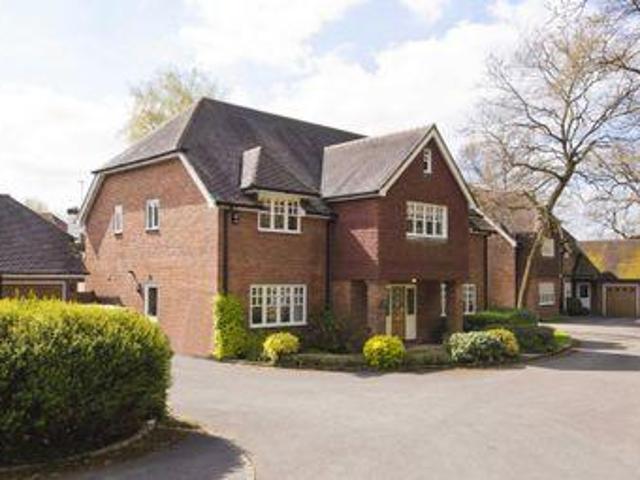 House for rent in Pachesham Park, Surrey