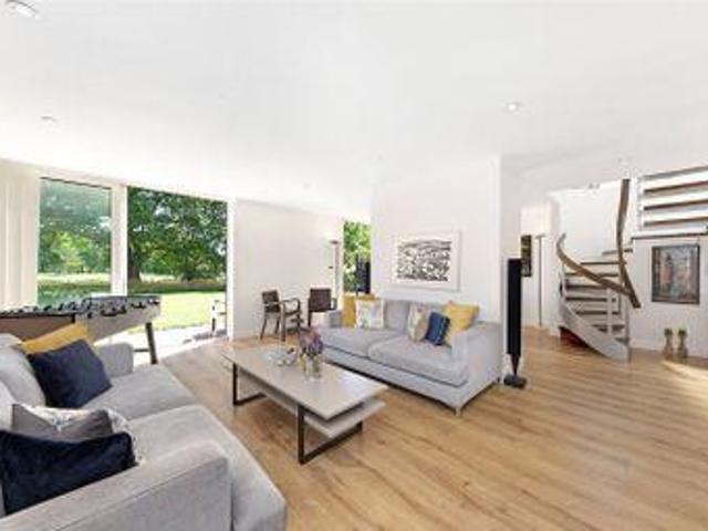 House for sale in Royal Borough of Kingston upon Thames, Greater London