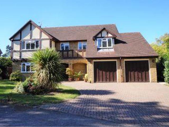House for sale in Heol-las, Surrey