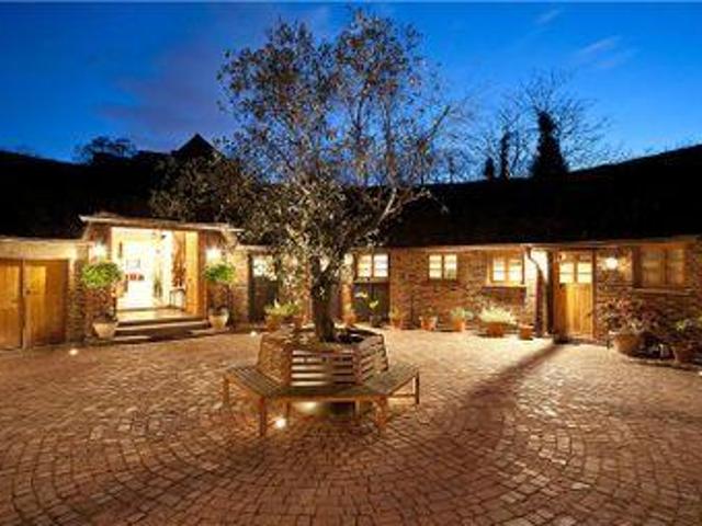 House for sale in Kingston Upon Thames, Greater London