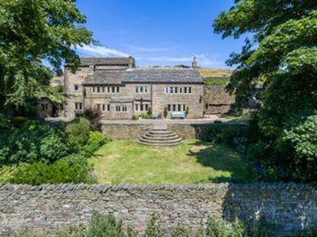 House for sale in Huddersfield, West Yorkshire