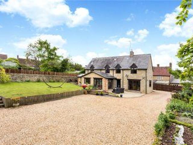 House for sale in Brackley, West Northamptonshire