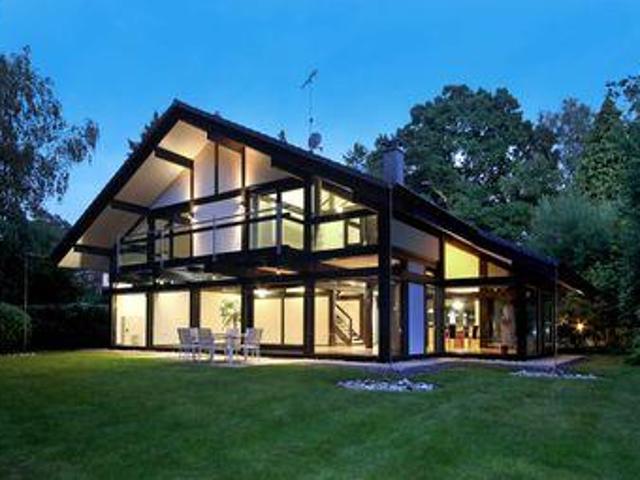 House for sale in Ascot