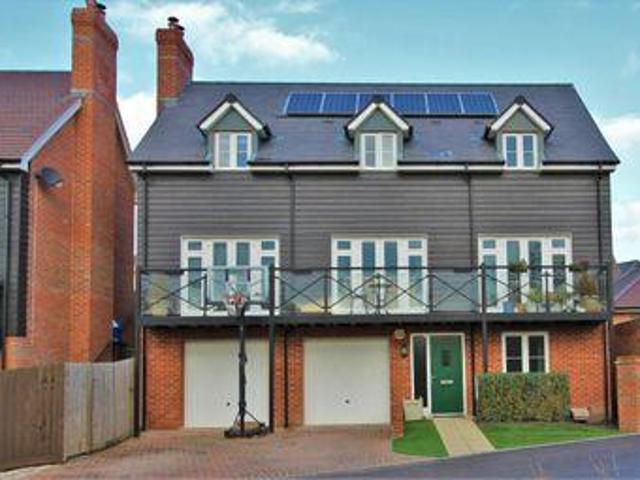 House for sale in Fleet, Hart