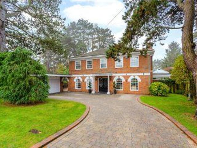 House for sale in Hillview, Surrey