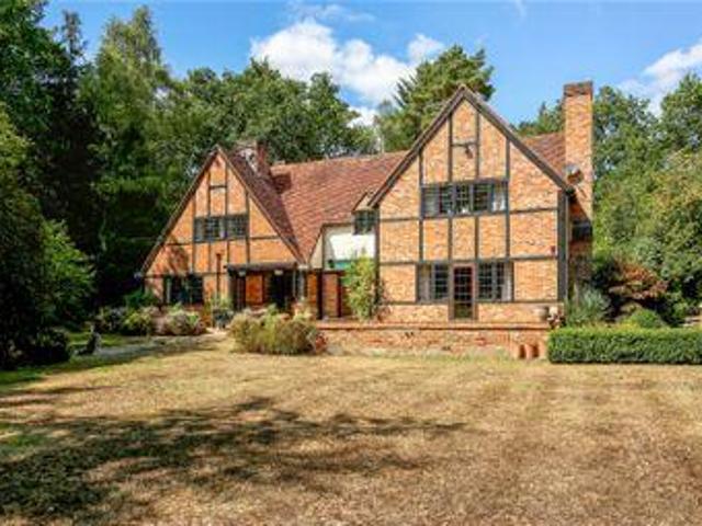 House for sale in Ascot