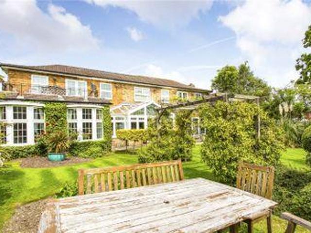 House for sale in Little Stanmore, Greater London