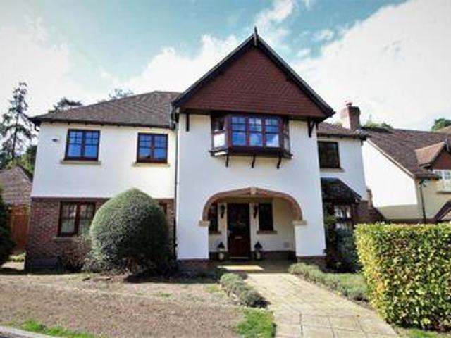 House for sale in Heol-las, Surrey