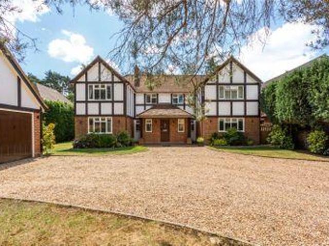 House for sale in Ascot