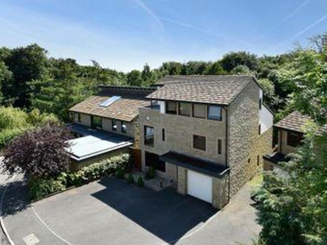 House for sale in Huddersfield, West Yorkshire