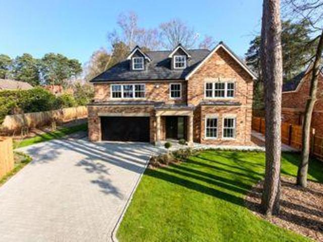 House for sale in Ascot