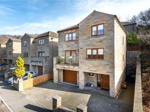 House for sale in Dewsbury, West Yorkshire