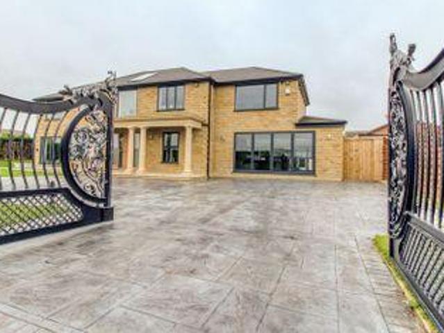 House for sale in Huddersfield, West Yorkshire