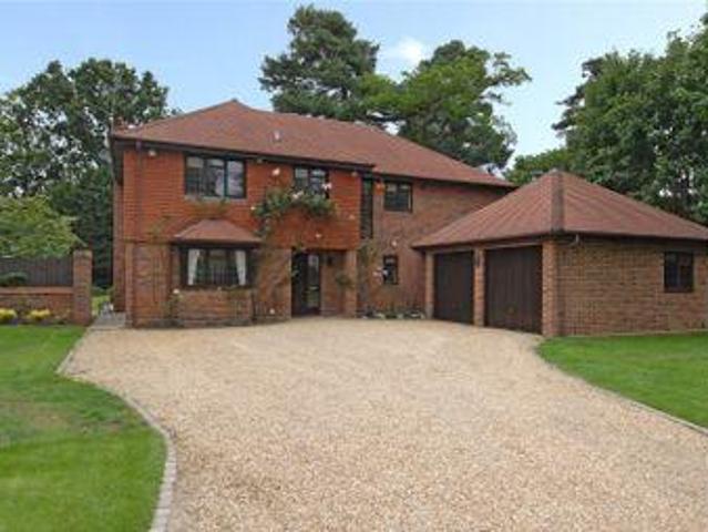 House for sale in Ascot