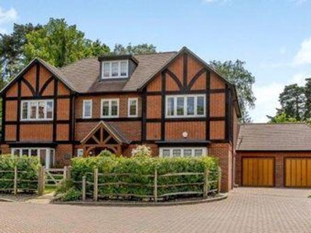 House for sale in Ascot