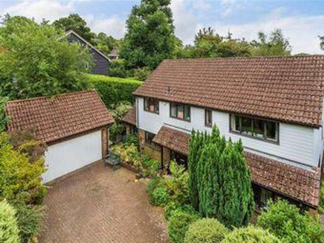 House for sale in Oxted, Hillview