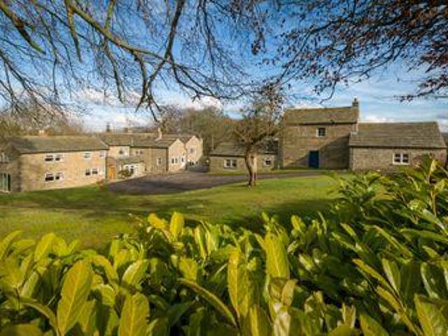 House for sale in Huddersfield, West Yorkshire