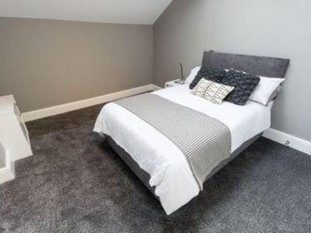 House for rent in Calderstones