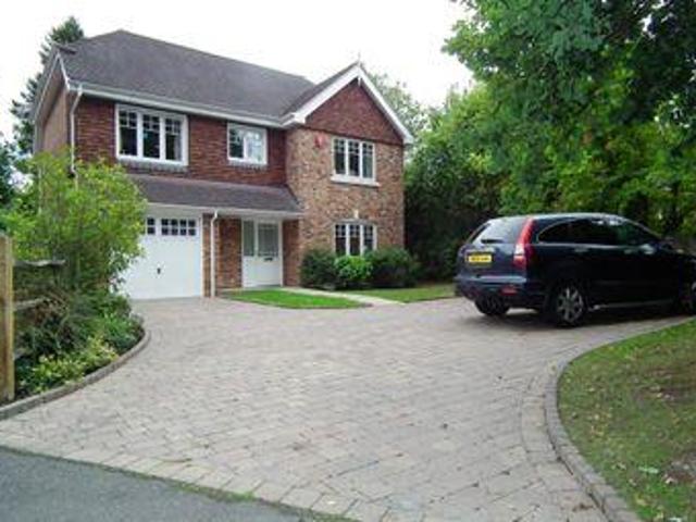 House for rent in Row Town, Surrey