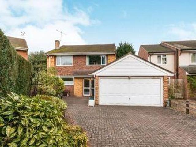 House for rent in Heol-las, Surrey