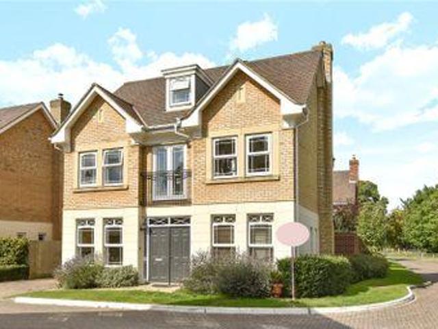 House for sale in Heol-las, Surrey