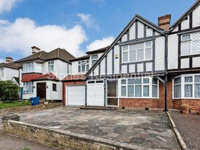House for sale in Little Stanmore, Greater London