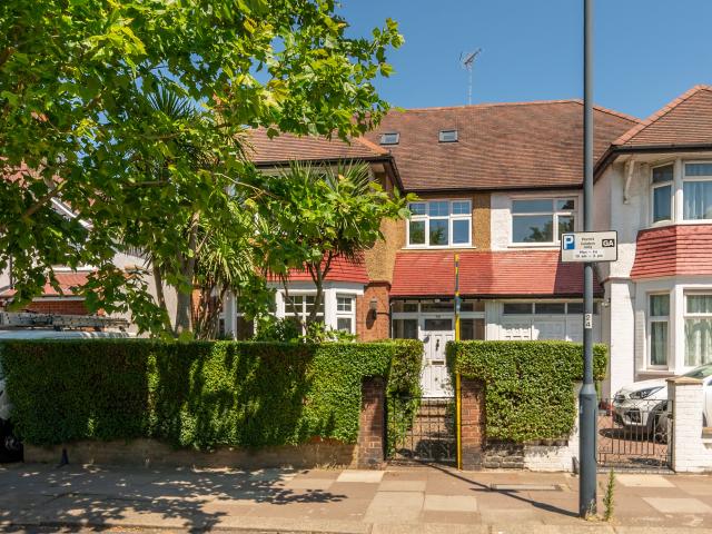 House for rent in Cricklewood, Greater London