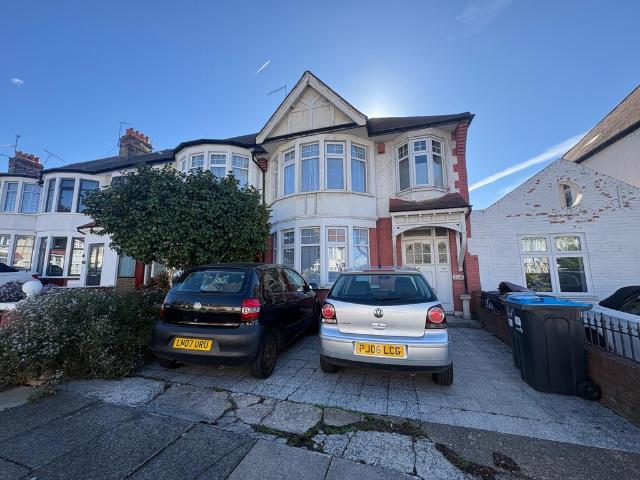 Apartment for rent in Bowes Park, Greater London