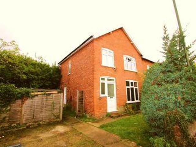 House for rent in Row Town, Surrey