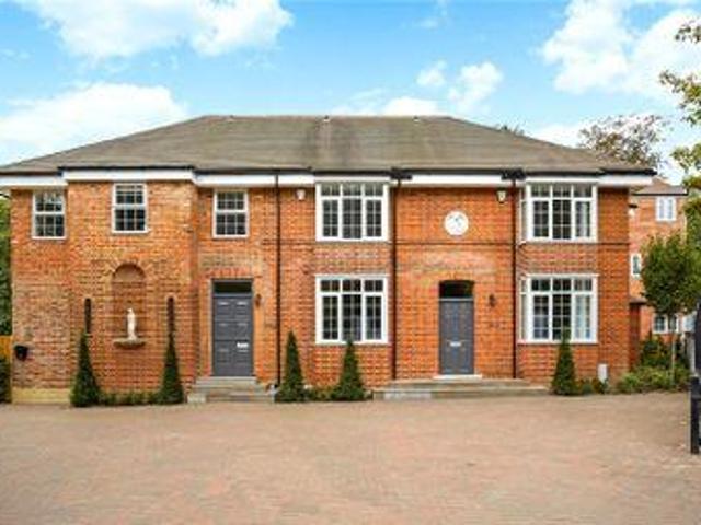 House for sale in Ascot