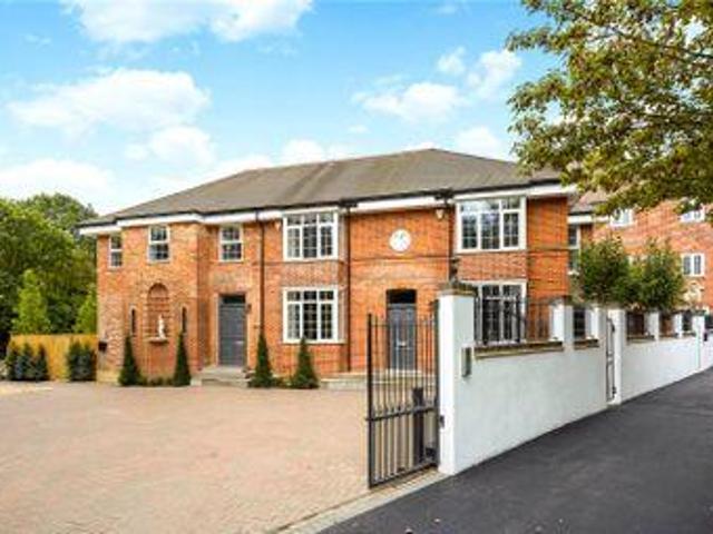 House for sale in Ascot